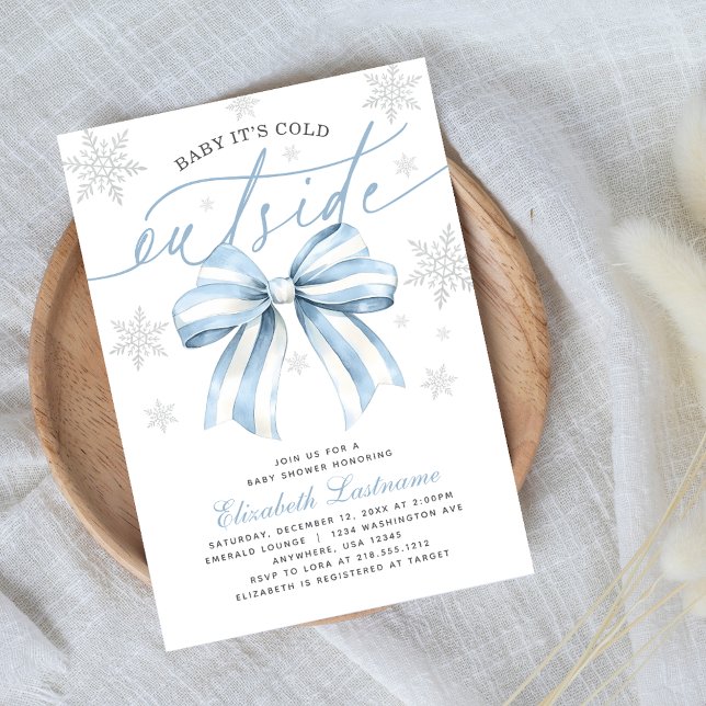 Invitación Afuera hace frío, Arco Azul de Invierno, Baby Show (Celebrate in winter style with our Pink Bow “Baby It’s Cold Outside” Baby Shower Invitation.)
