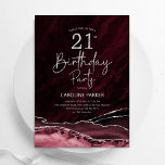 Invitación Agate Burgundy Silver 21 cumpleaños<br><div class="desc">Invitación a la fiesta de cumpleaños 21 de Borgoña y plata. Elegante diseño moderno con decoración marsala de color rojo oscuro agate el fondo geodésico de mármol, letra falsa purpurina de plata y tipografía de escritura. La carta de invitación de moda es perfecta para una elegante celebración del cumpleaños de...</div>