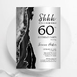 Invitación Agate negro plateado Sorpresa 60 cumpleaños<br><div class="desc">Invitación a la fiesta de cumpleaños número 60 de la ágata negra y de plata. Elegante diseño moderno con fondo geodésico de mármol ágata, fuente de escritura de plata purpurina y tipografía falsa. La carta de invitación de moda es perfecta para una elegante celebración del cumpleaños de las mujeres. Invitaciones...</div>