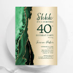 Invitación Agate verde esmeralda de oro sorprende 40 cumpleañ<br><div class="desc">Invitación a la fiesta de cumpleaños número 40 de la ágata verde esmeralda y oro. Elegante diseño moderno con fondo geodésico de mármol agate acuarela, oro falso purpurina y tipografía de escritura. La carta de invitación de moda es perfecta para una elegante celebración del cumpleaños de las mujeres. Invitaciones Zazzle...</div>