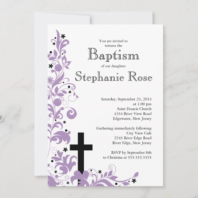 Invitación al bautismo de flores violetas moderno (Anverso)