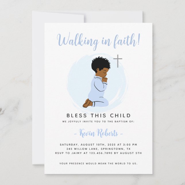 Invitación al bautismo de niño rezando - Azul (Anverso)