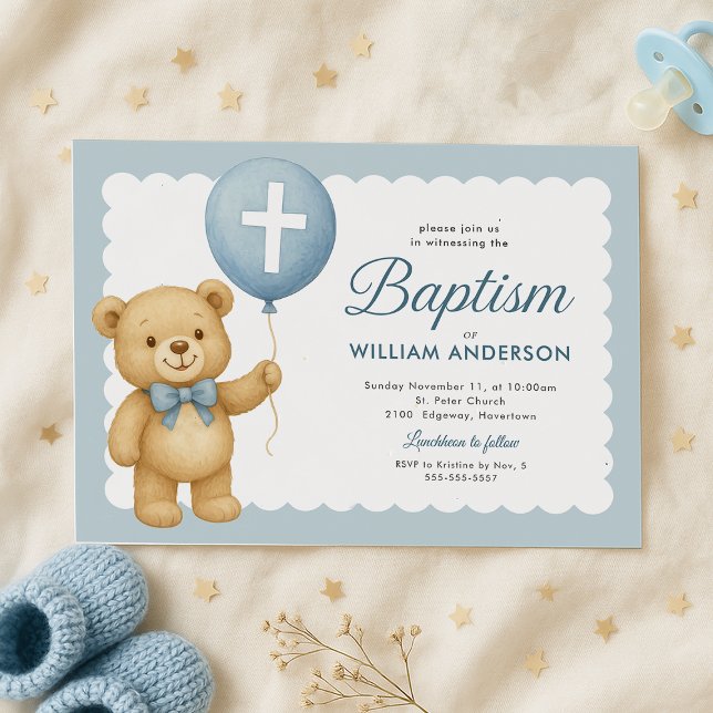 Invitación al bautismo en globo de oso de peluche (Adorable teddy bear baptism invite in a soft-blue theme, featuring cross and scalloped edges.)
