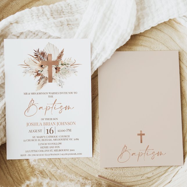 Invitación al bautismo floral beige boho marrón (Modern bohemian floral gender neutral baptism invitation also featuring a modern calligraphy font.)