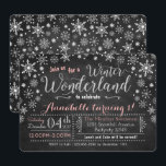 Invitación al cumpleaños de Chalkboard Winter Wond<br><div class="desc">Anuncie el cumpleaños del fiesta de la Maravilla de Invierno de su hijo con estas invitaciones de copos de nieve de Chalkboard con efecto purpurina rosa, blanco y plateado. * El purpurina es un efecto estilo, no se utiliza ningún purpurina real en la realización de este diseño. Todos los diseños...</div>