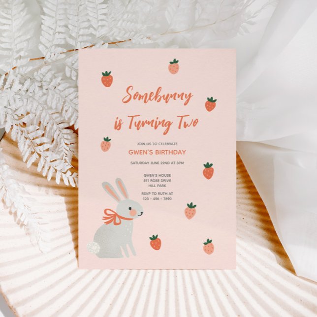 Invitación al cumpleaños de Conejo y Fresa (Subido por el creador)
