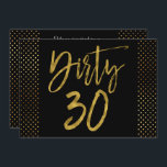 Invitación al cumpleaños de Dirty 30 Relieve metal<br><div class="desc">Sucio 30 invitaciones de cumpleaños glamorosas para negros y Relieves metalizados dorados falsos.</div>
