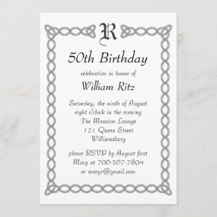 Invitación al cumpleaños monogramado blanco