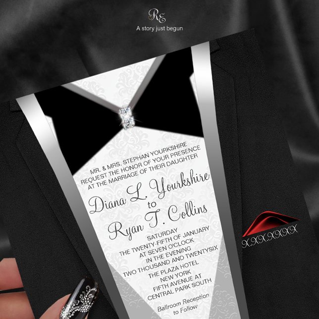 Invitación al diamante de lazo negro (Black Tie Diamond invitation with elegant wording framed in timeless tuxedo.)