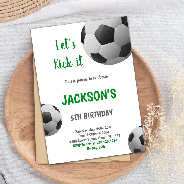 Invitación al fútbol de Black and White Ball Green (Black and White Ball Green Text Soccer Invitation)