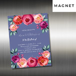 Invitación al imán floral azul rosa de cumpleaños<br><div class="desc">Una elegante tarjeta magnética de invitación para una fiesta de cumpleaños número 50 (o cualquier edad). Flores de color rosa,  violeta y dorado subió,  flores como decoración. Un fondo azul de moda. El nombre se escribe con un guión de estilo con letras a mano.</div>