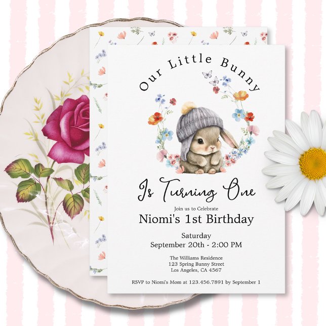 Invitación al Primer Cumpleaños de Conejo Floral (Bunny Floral First Birthday Invitation 1)