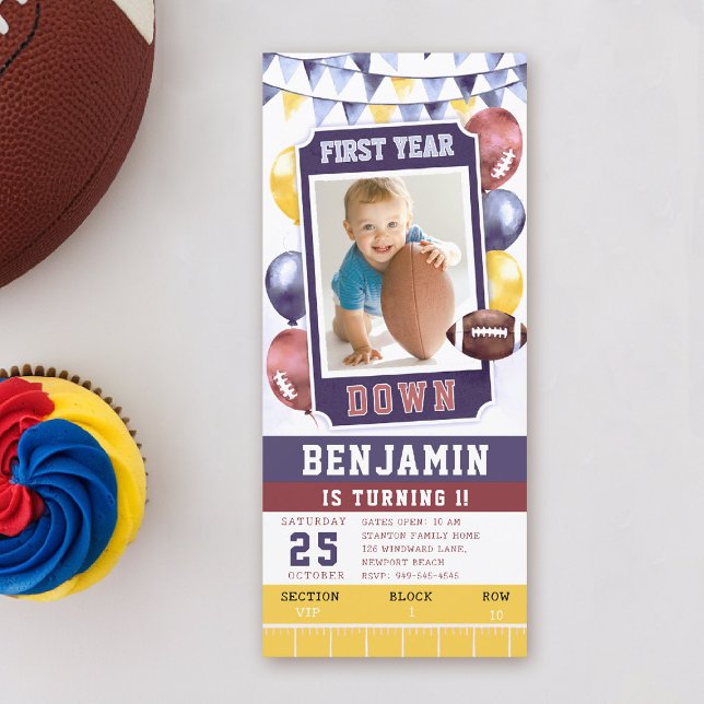 Invitación al primer cumpleaños del chico brillant (first year down football birthday invitation photo watercolor sports ticket boy blue balloons)