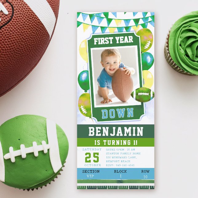 Invitación al primer cumpleaños del chico verde pa (first year down football birthday invitation photo watercolor sports ticket boy blue green balloons)