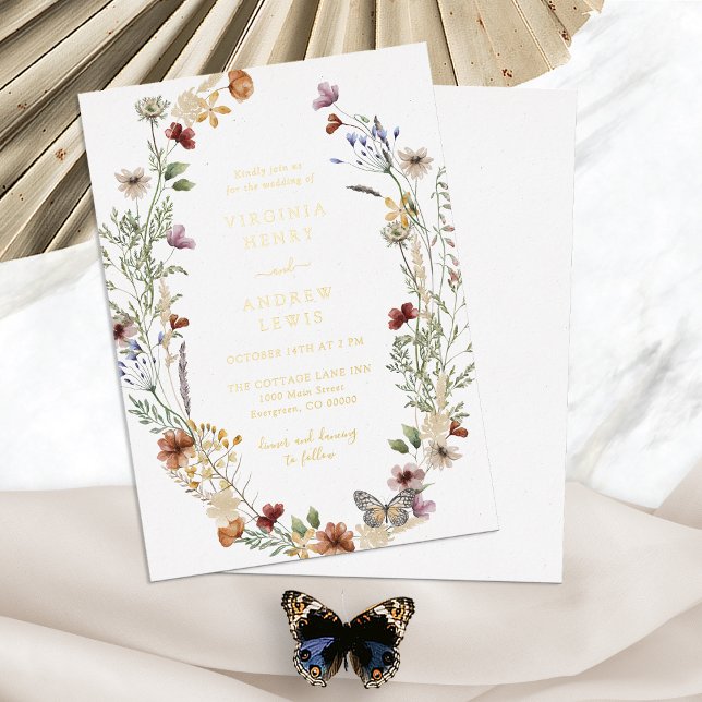 Invitación al Relieve metalizado Boho Gold Boda (Elegant White Wildflower Boho Gold Wedding Foil Invitation by Painted Paperie
)