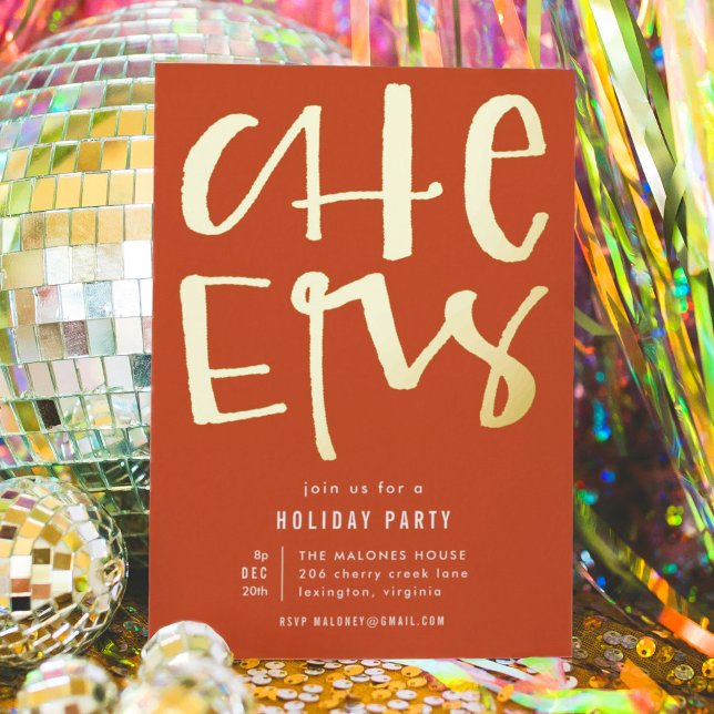 Invitación al Relieve metalizado dorado de celebra (Gold foil and hand lettered CHEERS holiday party invitation Christmas card.)