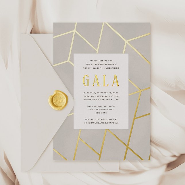 Invitación al Relieve metalizado dorado de gala ge (Creme Geometric Gala Gold Foil Invitation)