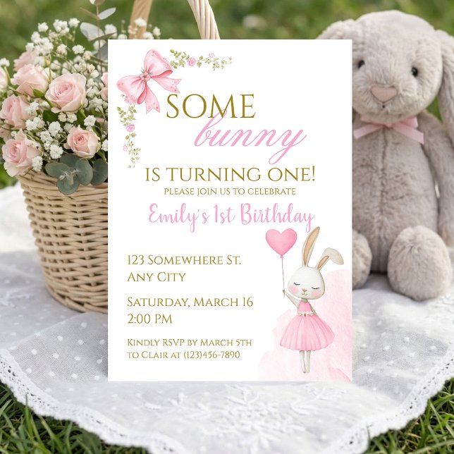 Invitación Algún Conejito está cumpliendo un año, Cumpleaños  (Some Bunny is Turning One 1st Birthday Invitation. Floral pink bunny theme, easy to edit.)