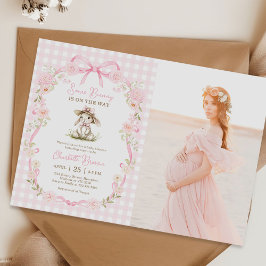 Invitación Alguno Conejo Lazo Rosa Gingham Foto de Baby Showe