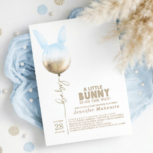 Invitación Algunos Bunny Blue Balloon Elegant Spring Baby Sho