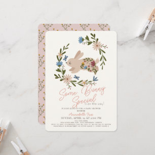Invitación Algunos Bunny Special Floral Wreath Baby Shower