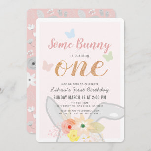 Invitación Algunos Chicas de conejo floral gris rosa primer c