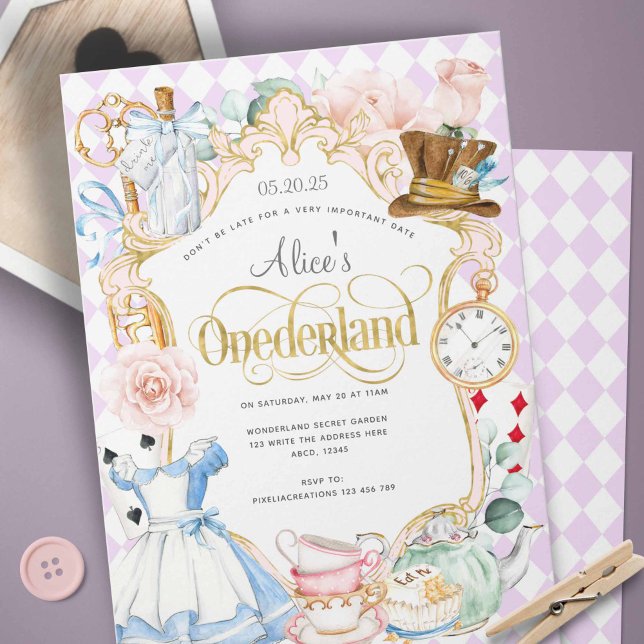 Invitación Alice mad hatter wonderland tea fiesta 1er cumplea (Alice in Onederland, Girl 1st birthday invitation. Cute purple pastel birthday invite.)