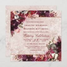 Alicia en la elegante plaza de bodas de la época d