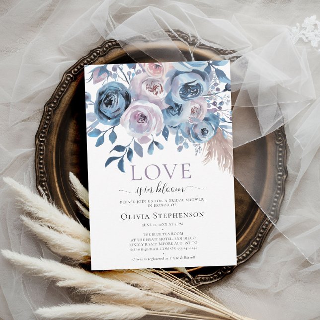 Invitación Amar la flor Algo Rosas azules ducha de novia (something blue bridal shower invitation floral roses boho pampas grass love in bloom watercolor)