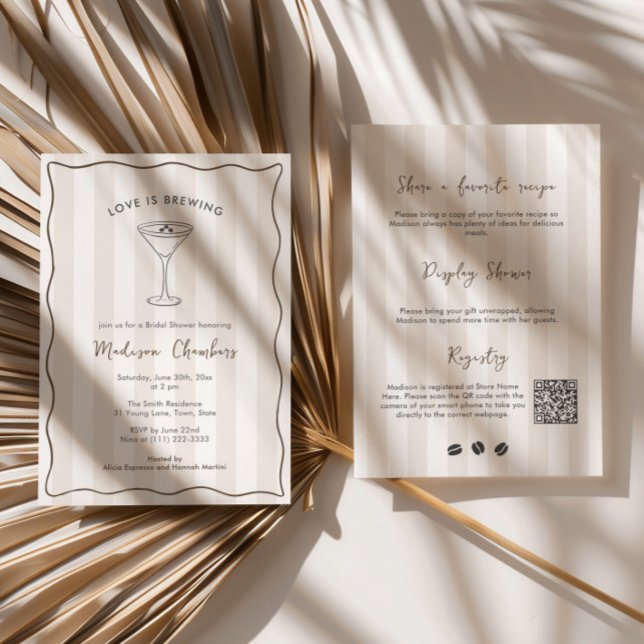 Invitación Amor en ebullición: Bridal Shower de Martini de Es (Love Is Brewing Espresso Martini Social club bridal shower double-sided invitation with QR code)