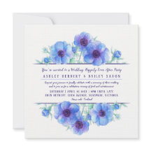 Anémona azul felizmente después de la fiesta de bo