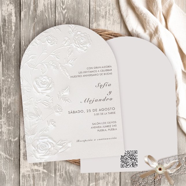 Invitación Aniversario de Bodas Rosas Blancas con Código QR (Subido por el creador)