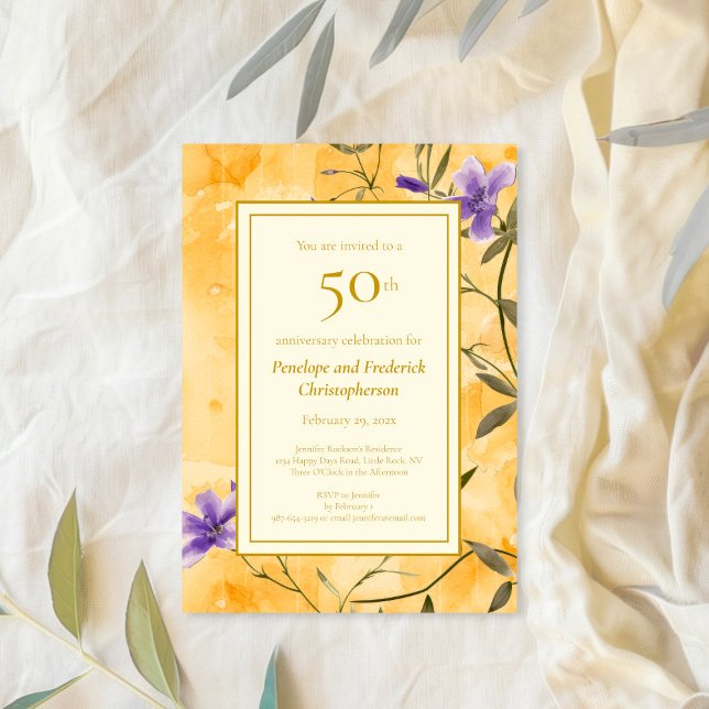 Invitación Aniversario de la floral de las Violetas de Oro 50 (Gold Violets Floral 50th Wedding Anniversary Invitation)