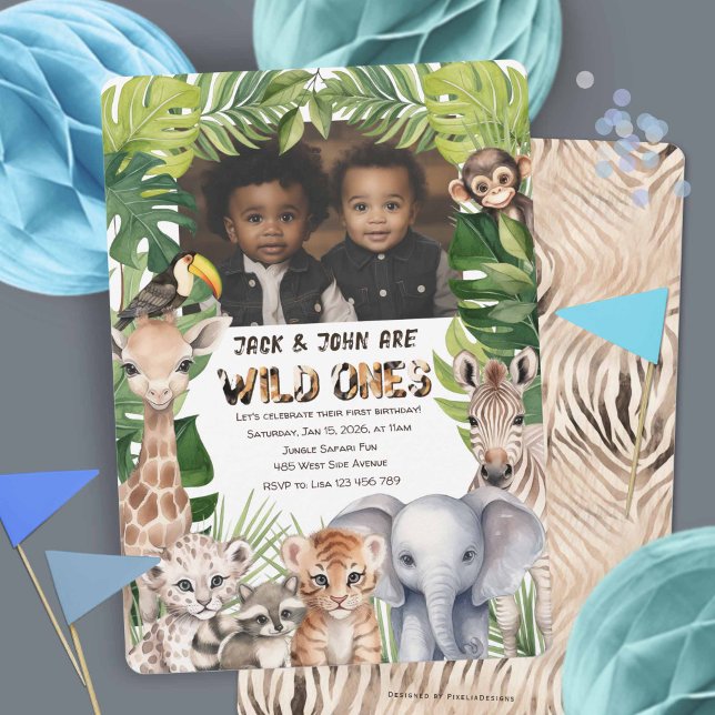 Invitación Aniversario de la foto del niño 1 cumpleaños Wild  (Twins first birthday invites, wild one jungle safari themed invites.)