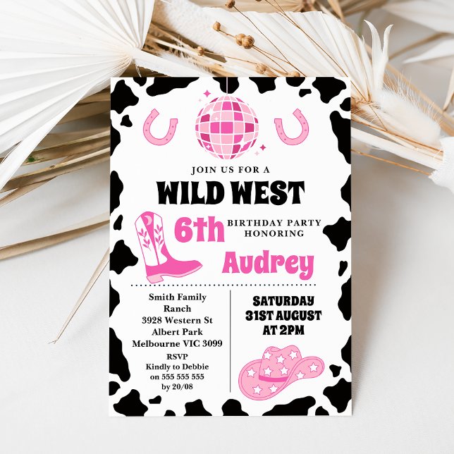 Invitación Aniversario de la naciente de la lechera occidenta (Hot pink and black girls cowgirl, wild west or western themed birthday invitation with disco ball.)