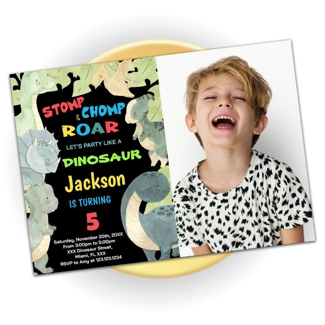 Invitación Aniversario de los dinosaurios verdes azules amari (Yellow Blue Green Dinosaur Birthday With Photo Invitation)