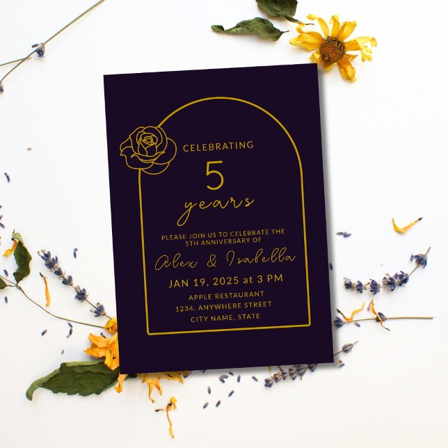 Invitación Aniversario del quinto Boda del Morado Moderno y e (Modern, elegant, minimalist purple and gold custom 5th year wood wedding anniversary invitation.png)