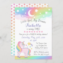 Aniversario unicornio mágico con cielo arcoiris de