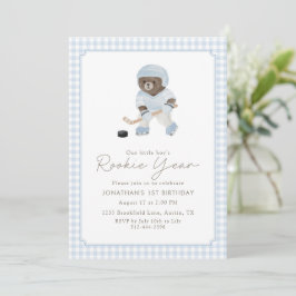 Invitación Año de novato de hockey de gingham azul Teddy Bear