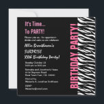 Invitación Año Personalizado cumpleaños color rosa y negro ce<br><div class="desc">Este moderno diseño de cebra en rosa y negro es una manera elegante de invitar a sus invitados a una fiesta de cumpleaños de personalizado. Todo el texto es totalmente personalizable. Puede cambiar el color de fondo o el de texto para un aspecto diferente. Aunque este diseño está incluido en...</div>