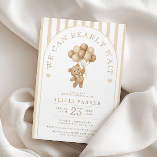 Invitación Apenas esperamos elegante oso pardo neutral baby s