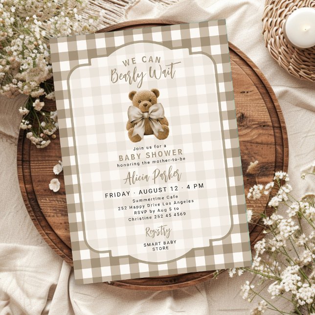 Invitación Apenas podemos esperar beige gingham baby shower (Subido por el creador)