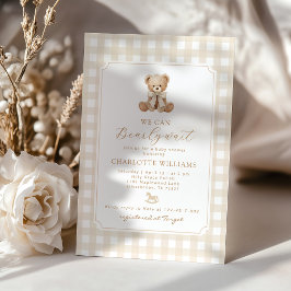 Invitación Apenas podemos esperar Oso de peluche de gingham b