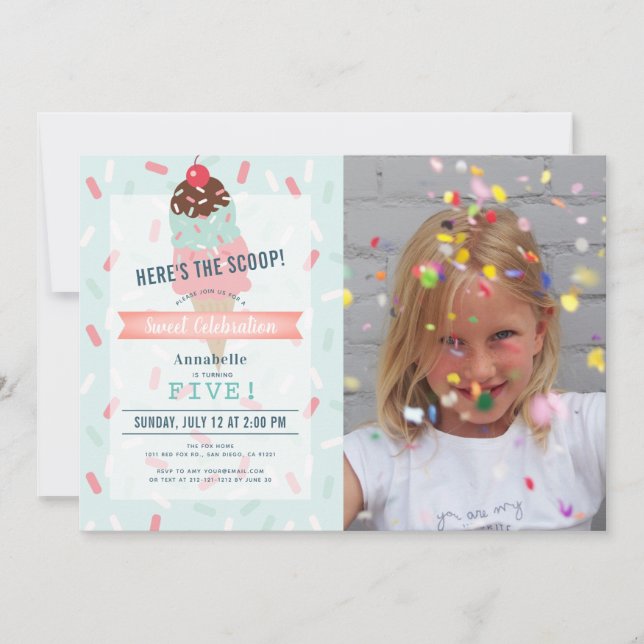 Invitación Aquí está el cumpleaños de la foto de Scoop Mint I (Anverso)