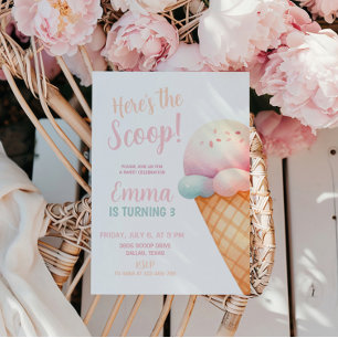 Invitación Aquí está el cumpleaños del Crema de Hielo Rosado