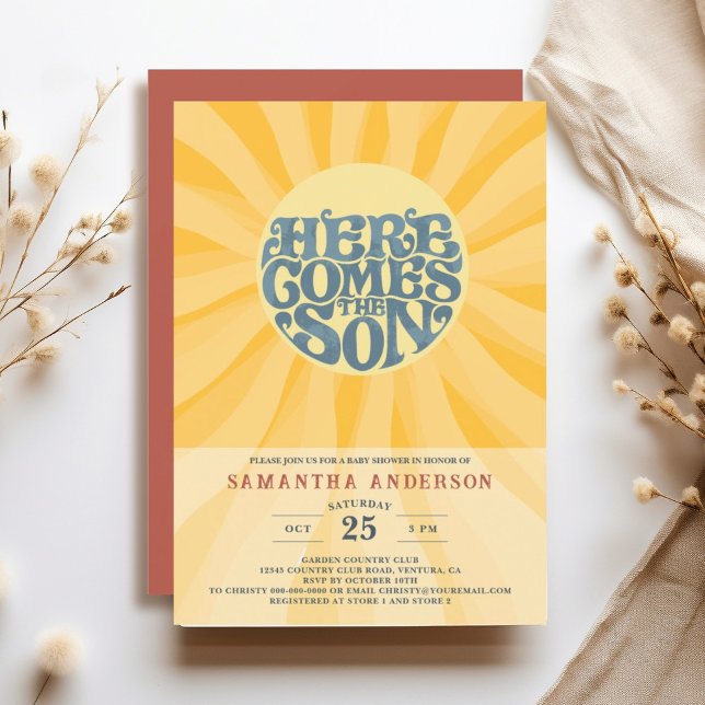 Invitación Aquí viene el Baby Shower retro de los hijos (Here Comes the Son retro baby shower invitation features fun sun shape typography with rays.)