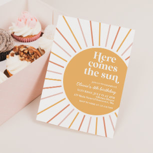 Invitación Aquí viene el Sol cumpleaños Boho Sunshine