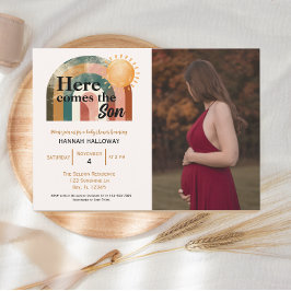 Invitación Aquí viene la foto en Baby Shower del arcoiris de