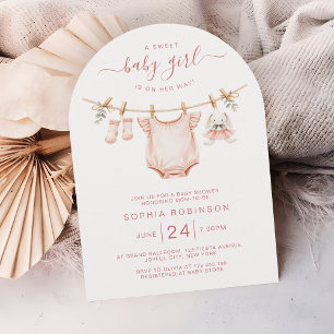 Invitación Arco de Baby Shower de Niña con Ropa Tendida en Ro