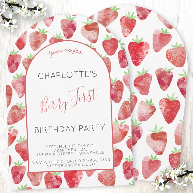 Invitación Arco de Fiesta del Primer Cumpleaños de la Fresa (Modern strawberry watercolor berry first 1st arch shaped birthday party invitation with custom text)